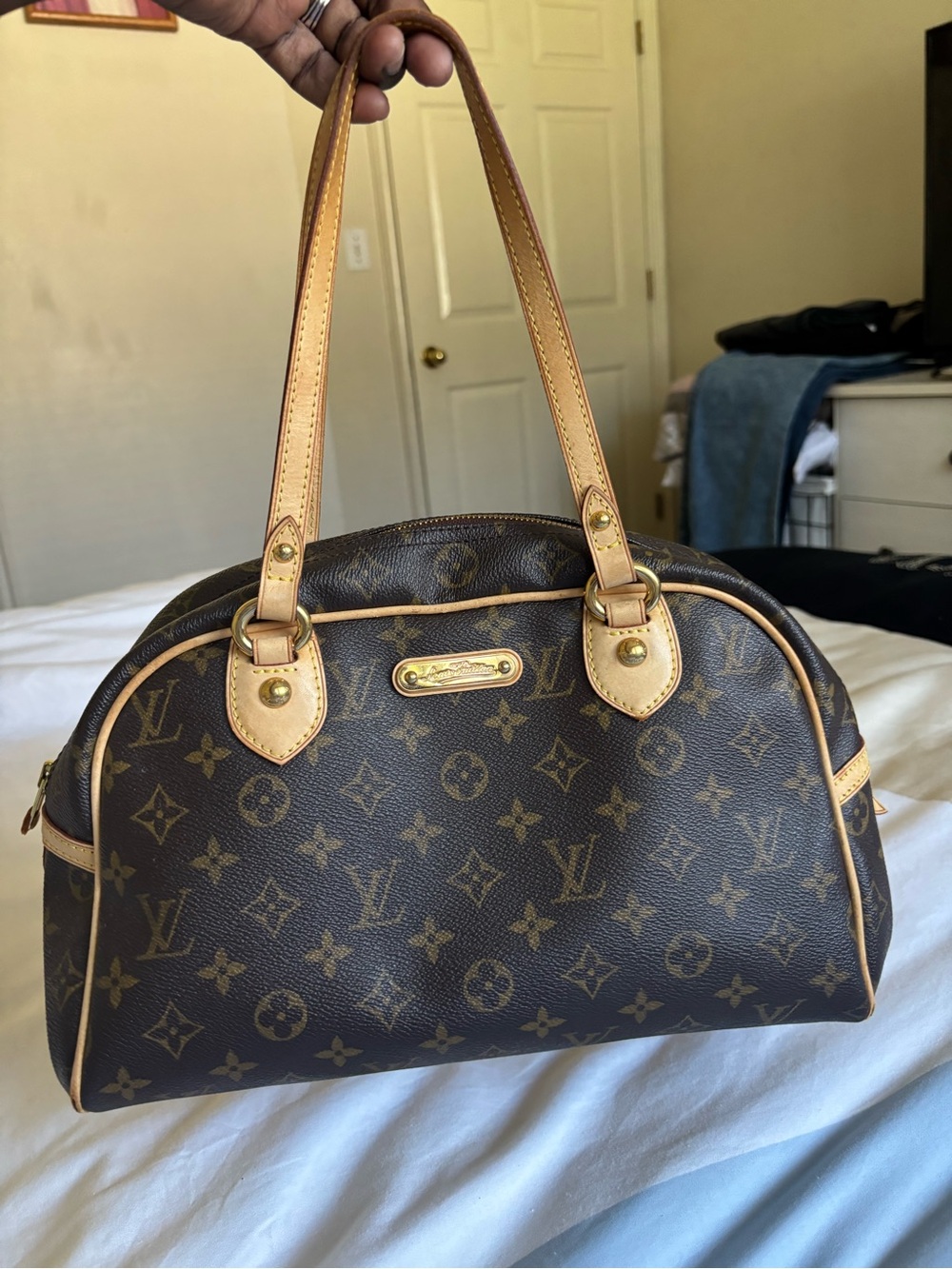 Authentic Louis Vuitton Monogram
Montorgueil PM Shoulder Bag